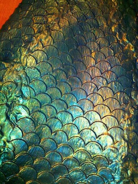 Iridescent mermaid tail scales Merfolk Pirate, Crochette Ideas, Abject Art, Mermaid Tail Aesthetic, Siren Tail, Gold Mermaid Tail, Green Mermaid Tail, Mermaid Pool, Iridescent Mermaid