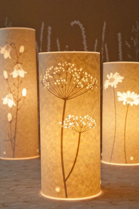 Small Cow, Craft Table Diy, Lampe Art Deco, Dandelion Clock, Cow Parsley, Flower Silhouette, Paper Table, Lasercut Design, Diy Lamp