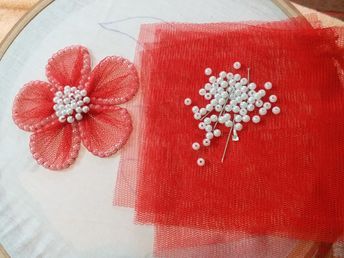 Beautiful And Easy to Make Hand Embroidered Flower With Net Fabric And Pearls Net Applique Work Design, Aari Work On Net Fabric, Net Flowers Fabric Dress, Net Flower Aari Work, Net Fabric Flower, Easy Hand Embroidery Ideas, Net Flower Making, Net Fabric Flowers Diy, Net Flowers How To Make