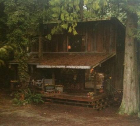 Emily and Sam's Home in Twilight Twilight Wolves, Twilight House, Twilight Wolf Pack, Twilight Pics, Paul Lahote, Twilight Wolf, Forks Washington, Twilight Cast, Twilight New Moon