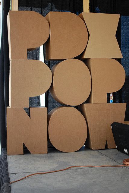 Eco Decorations, Architecture Origami, Funny Commercial, Cardboard Letters, Funny Commercials, Commercial Ads, Funny Ads, 3d Typography, Cardboard Art