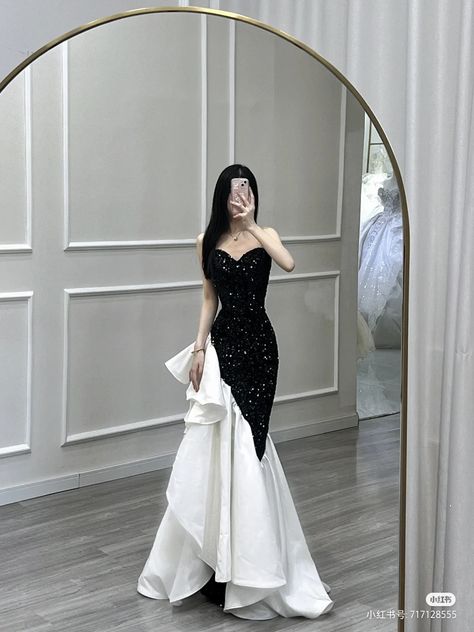 White And Black Prom Dress, Outfits For Award Shows, Dresses For Award Shows, Long Gown Elegant Classy, Long Formal Dresses Elegant, Award Show Outfits, Award Show Dresses, Gala Gowns, Cute Shopping