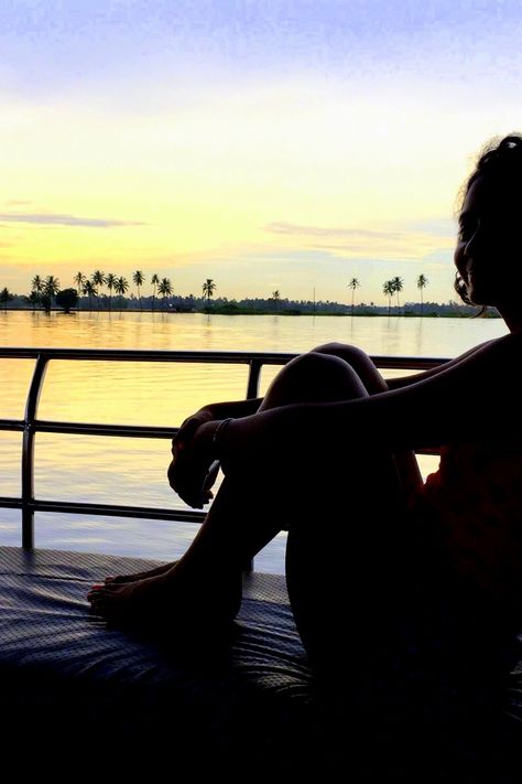 Sunset in Kerala from a houseboat. Click through to post for more photos. Kerala House Boat Photography, Boat House Photoshoot Kerala, Photo Poses In House Boat, Kerala Poses For Women, Houseboat Photography Poses, Houseboat Aesthetic, House Boat Kerala, Alleppey Kerala, Kerala Trip