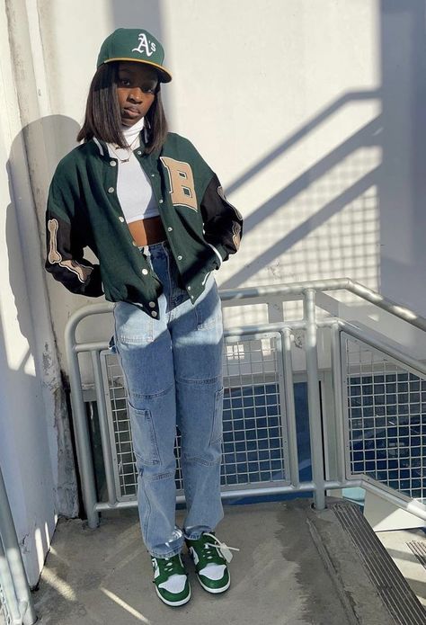 Varsity Green Dunks Outfit, Grey Shirt Outfit Black Women, Green Dunks Outfit, Gray Shirt Outfit, Green Dunks, Dunk Outfits, Varsity Jacket Outfit, Dunks Outfit, Street Style Outfits Casual