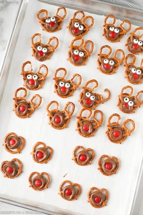 Reindeer Chocolate Covered Pretzels, Christmas Reindeer Pretzels, Chocolate Reindeer, Reindeer Pretzels With Rolos, Pretzel Reindeer With Rolos, Reindeer Noses Pretzels, Rolo Pretzel Reindeer, Reindeer Pretzels, Pretzel Reindeer Treats