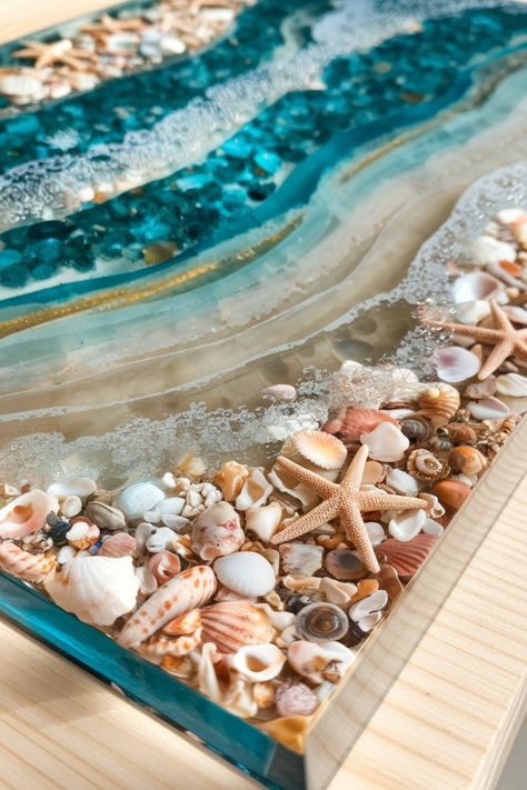 Seashells and starfish embedded in a resin ocean artwork. Diy Beach Resin Art, Resin With Shells, Resin Board Ideas, Resin Seashell Crafts, Diy Shell Crafts, Seashell Resin, Resin Techniques, Seashell Bathroom, Sea Shell Art