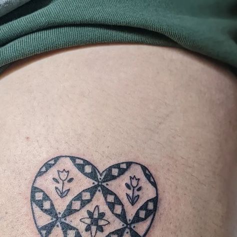 Quilt Pattern Tattoo, Quilted Tattoo, Quilt Square Tattoo, Quilt Tattoo Ideas, Quilting Tattoo, Switchblade Tattoo, Quilt Tattoo, Square Tattoo, Grandma Tattoos