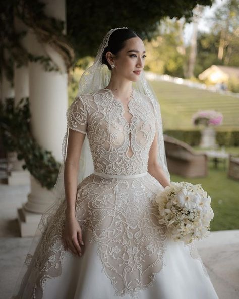 Luxury Wedding Dress Ballgown, Hian Tjen, Romantic Embroidery, Elegant Character, Civil Wedding Dresses, Fairy Tale Wedding Dress, Stylish Wedding Dresses, Wedding Dress Guide, Gown Skirt