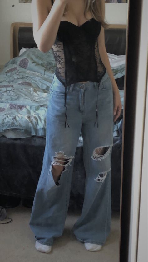 Corset With Baggy Jeans, Corset Top And Jeans, Outfit Corset, Baggy Jeans Outfit, Corset Outfit, Grunge Outfit, Trendy Fashion Tops, Jeans Outfit, Baggy Jeans