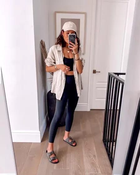 Leggings And Birkenstocks Outfit Summer, Leggings Birkenstocks Outfits, Birkenstock And Leggings Outfit, Leggings Sandals Outfit, Outfits With Birkenstocks Summer, Leggings And Sandals Outfit, Leggings Summer Outfit, Black Leggings Summer Outfit, Outfits With Birkenstocks Sandals