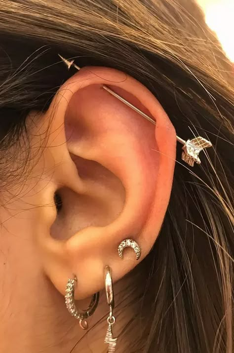 We shared all you need to know about industrial piercing. Also, there are the best industrial piercing ideas to inspire you. Take a look. Cool Industrial Piercing Jewelry, Piercing Ideas With Industrial, Unique Industrial Piercing Jewelry, Piercings Body Ideas, Cute Industrial Piercing Jewelry, Double Industrial Piercing, Ear Piercing Ideas Industrial, Bar Piercing Ear, Dainty Industrial Piercing