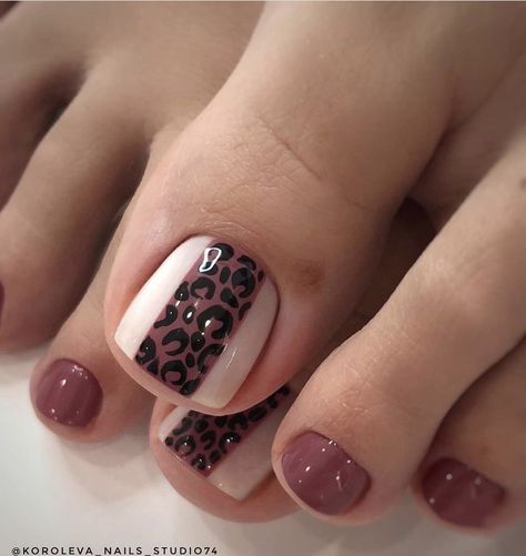 Leopard Pedicure Ideas, Brown Toe Nail Designs, Foot Gel Nails Design, Leopard Pedicure, Semi Pies, Toe Nail Designs For Fall, Nail Designs Toenails, Toe Art Designs, Black Toe Nails