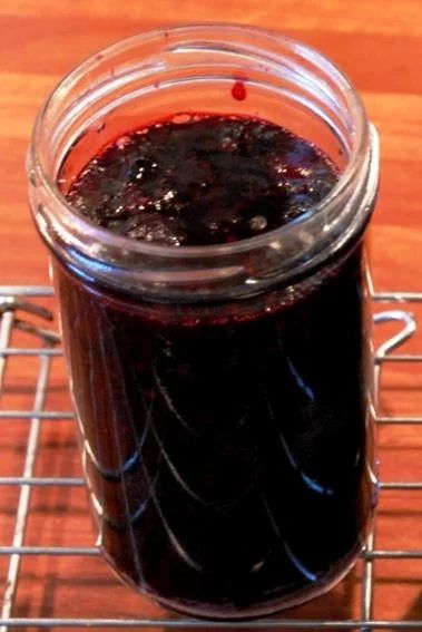 Blueberry Freezer Jam, Frozen Blueberry Recipes, Winter Marmelade, Blueberry Jelly, Canning Jam Recipes, Blueberry Jam Recipe, Blue Jam, Jam Recipes Homemade, Canning Jam