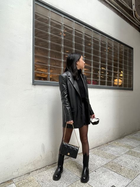 Leather Blazer Outfit Going Out, Leather Blazer Skirt Outfit, Leather Blazer Dress Outfit, Lbd Outfit Classy, Suzy Fashion, Lbd Outfit, Leather Mini Skirt Outfit, Thanksgiving Play, Winter Going Out Outfits