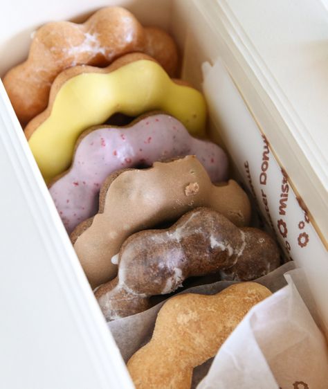 Japanese Donut, One Last Stop Aesthetic, Mochi Donut Aesthetic, Donut Aesthetic, Mochi Donut, Japanese Donuts, Yummy Things To Bake, Mister Donuts, Cute Donuts