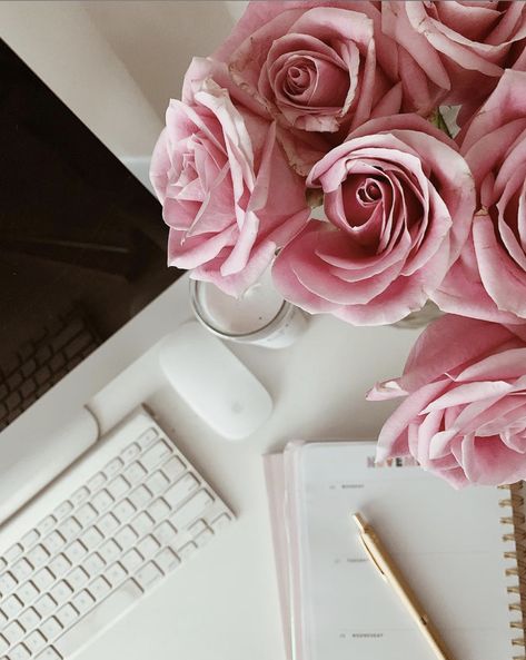 5 HEALTHY HABITS TO IMPLEMENT WHEN WORKING AT HOME — ASHLINA KAPOSTA 4 Hour Work Week, Home Wrecker, Happy Mommy, Working At Home, Home Decorating Ideas, Writing Blog Posts, Boho Home Decor, Time Management Tips, Drawer Organisers