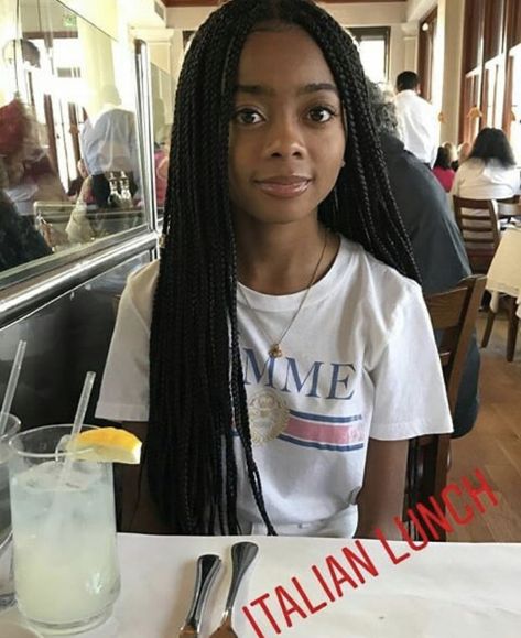 Disney Jessie, Celebrity Selfies, Skai Jackson, Cute Outfits With Jeans, Iconic Women, Celebrities Female, Teen Fashion, Rappers, Cute Outfits