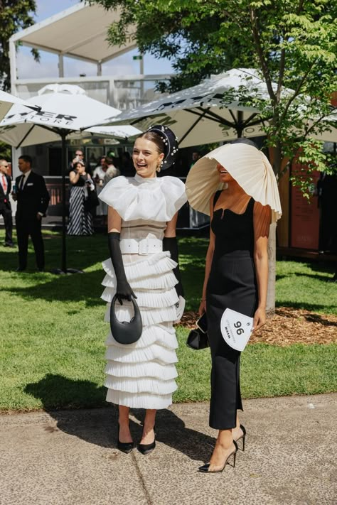 Black Races Outfit, Lady's Day Outfit, Darby Day Races Fashion, Black And White Kentucky Derby Outfit, Vintage Derby Outfits, Vintage Kentucky Derby Fashion, Kentucky Derby Black Dress Outfit, Classy Derby Outfits, Derby Inspired Outfits