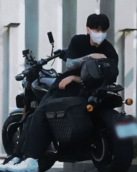 ☾ (@dollgukie) on X Jungkook Motorcycle, Jungkook Edit, Jungkook Aesthetic, Bulletproof Boy Scouts, So Cool, Bts Bangtan Boy, Bts Jungkook, Bts Army, Jeon Jungkook