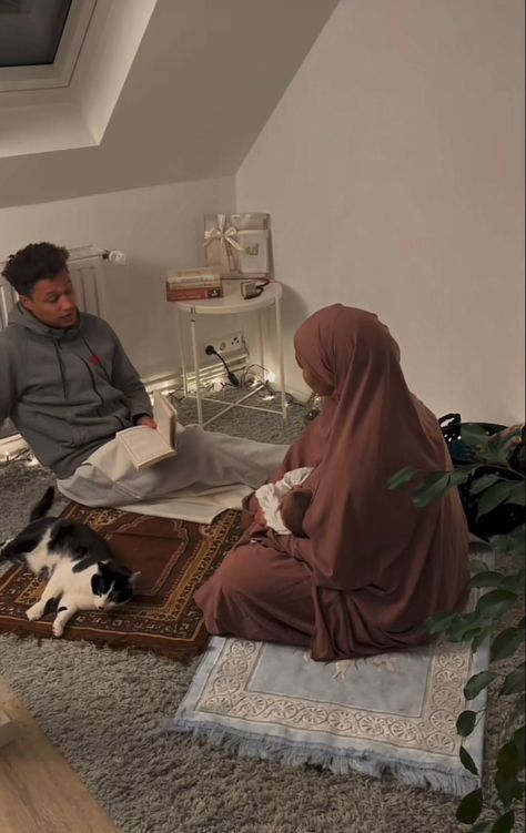 Ramadan Couple, Quran Reading, Muslim Relationship, Modest Couple, Couple Islam, Couple In Islam, Muslim Love, Halal Couple Aesthetic, Black Muslim Couples