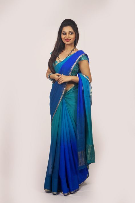 Love the colour. Simple and not over the top saree. Peacock Colour Saree, Chifon Dress, Plain Chiffon Saree, Pure Chiffon Sarees, Sarees For Girls, Chiffon Sarees, Simple Sarees, Blouse Designs Silk, Saree Blouse Designs Latest