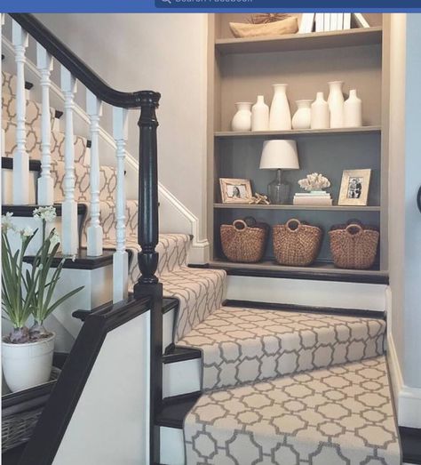 Stairway Wall, Stairway Decorating, Bookshelf Ideas, Escalier Design, Cottage Shabby Chic, Stair Landing, Staircase Decor, Decor Ikea, Foyer Decorating