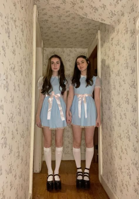 Best Friend Halloween Costumes: 50 Epic Duos For Girls, Boys &Amp; Scares | Unforgettable Pairs 20 Holloween Costume Ideas Duo Friends, Costume Halloween Duo, All Black Halloween Costume, Black Dress Halloween Costume, Fran Bow, Black Halloween Costumes, Halloween Duos, Twin Halloween, Twin Halloween Costumes