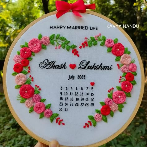 Embroidery Calendar, Penting Art, Floral Heart Embroidery, Embroidery Hoop Art Tutorial, Cute Embroidery Patterns, Wedding Embroidery Hoop, Embroidery Hoop Decor, Hoop Art Wall, Dolls Handmade Diy