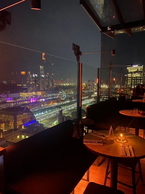 Roof Tops Aesthetic, Rooftop Restaurant Aesthetic, Rooftop Aesthetic, Roof Top Bar, Rooftop Ideas, Hotel Rooftop Bar, Bar Aesthetic, Bike Sketch, Tøp Aesthetic