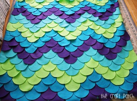 The Craft Patch: The Mermaid Blanket-I will use fleece or flannel Mermaid Quilt, Ty Dye, Fleece Projects, Mermaid Crafts, Mermaid Tail Blanket, Mermaid Pattern, Mermaid Blanket, Fabric Projects, The Craft