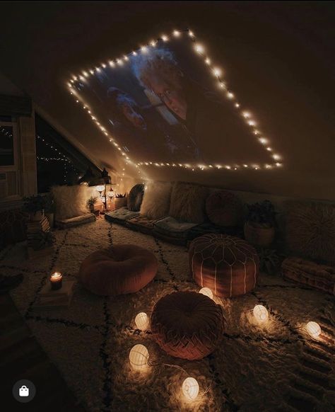 Hangout Room Ideas, Hangout Room, Urban Outfitters Home, Hippy Room, Chill Room, Bohemian Bedroom Decor, Attic Rooms, Cozy Room Decor, Aesthetic Rooms