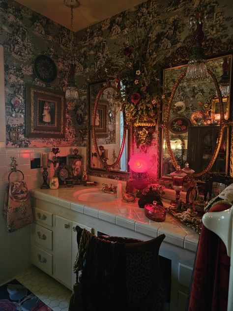 Cozy Cottage Bathroom Aesthetic, 20s Inspired Home Decor, Fairy Core Bathroom Ideas, Myra + Core + Aesthetic, Farmhouse Witch Aesthetic, Vintage Goth Living Room, Whimsigothic Vanity, Whimsigoth House Aesthetic, 2000s House Decor