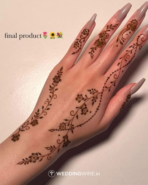 Chic, simple, and oh-so-beautiful! Tap the link attached to discover our latest mehndi designs 😍 Dainty Henna, Simple Henna Designs Hand, Henne Tattoo, Henna Designs Back, Cute Henna Designs, Cute Henna Tattoos, Henna Style Tattoos, Small Henna, Mehndi Ideas