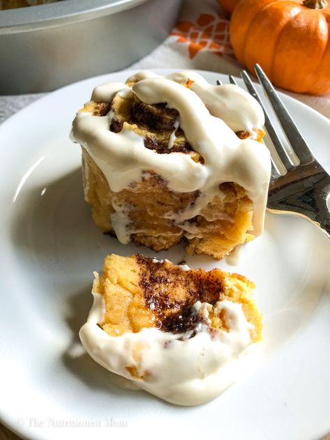 PUMPKIN PROTEIN CINNAMON ROLLS - Nutritionist Mom Protein Cinnamon Rolls, Maple Cream Cheese Frosting, Maple Cream Cheese, Pumpkin Protein, Pumpkin Cinnamon Rolls, Protein Bread, Protein Treats, Maple Cream, Protein Desserts