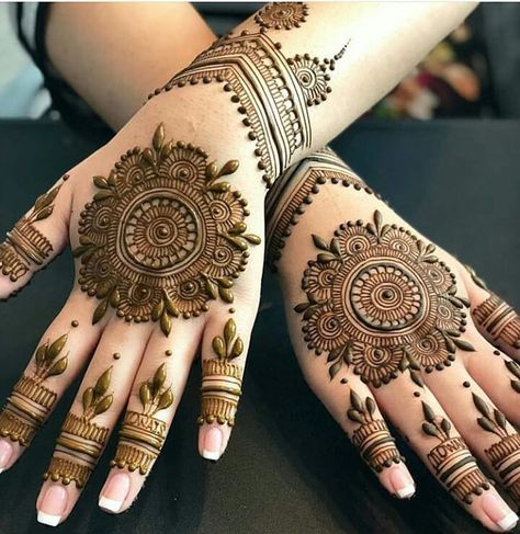 Round Mehndi Design, Tato Henna, Henna Art Designs, Modern Henna Designs, Mehndi Designs For Kids, Modern Mehndi Designs, Stylish Mehndi, Full Mehndi Designs, Latest Bridal Mehndi Designs