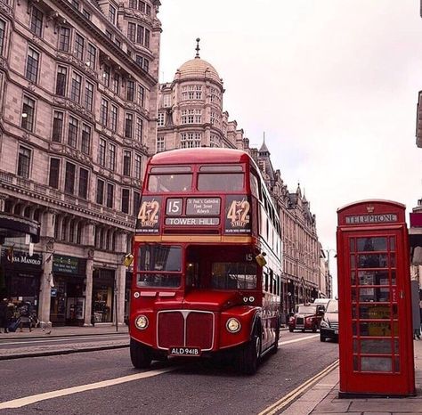 #beautiful #london #wanderlust #vintage #buildings #streetstyle #luxury #travel #architecture  https://weheartit.com/entry/327849973 Bus Travel Aesthetic, Travel Aesthetic Outfits, London Red Bus, British Aesthetic, Italy Travel Outfit, England Aesthetic, London Vibes, Decker Bus, London Aesthetic