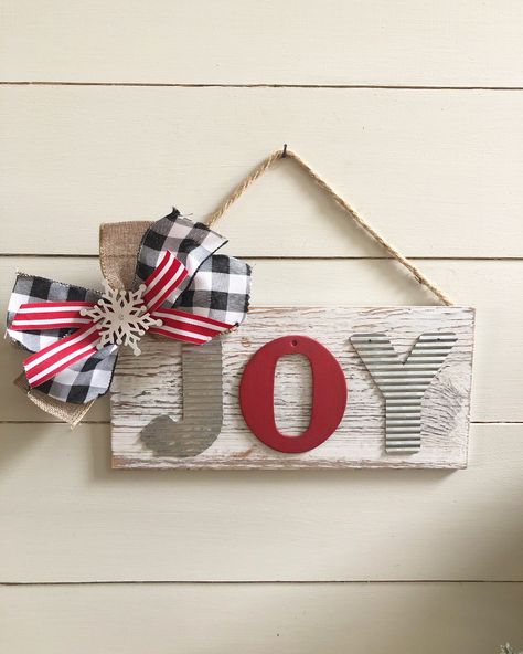 Joy Crafts Christmas, Christmas Wood Crafts Diy Wooden Signs, Christmas Joy Decorations, Small Wood Christmas Signs Diy, Joy Craft, Christmas Plaques Wooden Diy, Christmas Joy Sign, Joy Letters Christmas Easy Diy, Joy Signs Wooden Diy