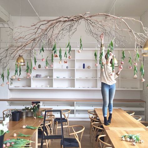 Tulip canopy Tulip Installation, Things To Hang From Ceiling, Takken Decor, Spring Window Display, London Plane, Decoration Vitrine, Spring Window, Wall Bookshelves, Bohemian Lifestyle