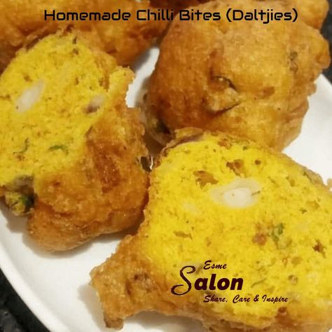 Homemade Chilli Bites (Daltjies) via @esmeslabbert Chilli Bites Recipes, Chilli Flakes Recipe, Chilli Bites Biltong Recipes, Chilli Quilles Recipe, Chillis Honey Crispers, Chilli Bites, Malay Recipes, Chilli Crisp, Easy Chilli