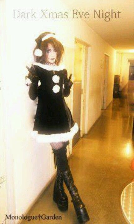 Mana - Uh I want a black x-mas dress. XD Malice Mizer, Kei Visual, Santa Dress, Santa Outfit, Dir En Grey, Black Santa, Samara, Manado, Gothic Lolita