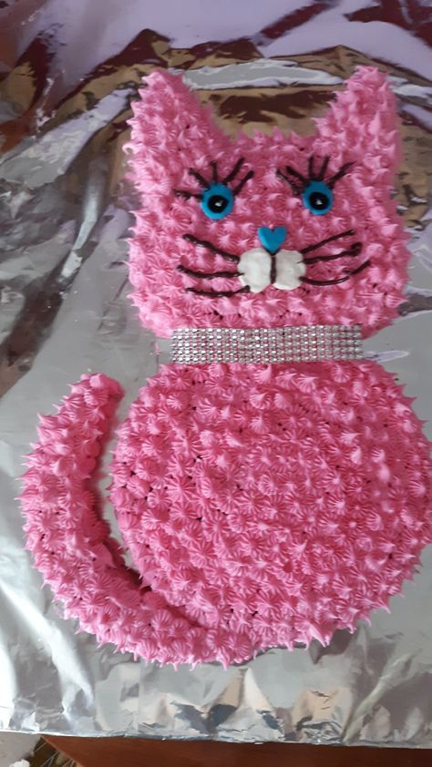 Birthday Cake With Cat Theme, Pink Kitty Cake, Pink Cat Cakes Birthday, Cat Cupcake Cake Pull Apart, Cat Pull Apart Cupcakes, Cat Cake Diy, Kitten Cake Ideas, Pink Cat Cake, Easy Cat Cake Birthday