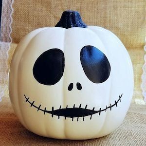 10 No-Carve Halloween Pumpkin Ideas Creative Pumpkin Painting, Pumpkin Decorating Ideas, Creative Pumpkin Decorating, Halloween Decorations To Make, Unicorn Pumpkin, No Carve Pumpkin Decorating, Easy Halloween Decorations, Creative Pumpkins, Diy Christmas Decorations