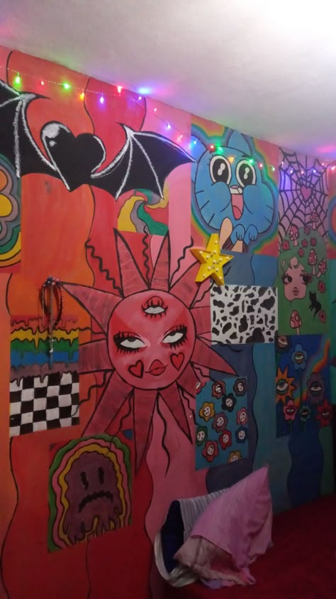 Trippy Room Wall Paint Ideas, Trippy Ceiling Painting, Wall Painting Ideas Aesthetic Grunge, Wall Painting Ideas Bedroom Trippy, Trippy Mural Paintings, Door Painting Ideas Bedroom Grunge, Wall Painting Ideas Trippy, Trippy Door Painting, Hippie Wall Painting