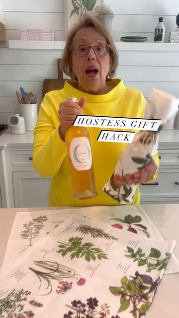 Babs on Instagram: "Hostess gift tip from Babs! #motherlyadvice" Charcuterie Board Hostess Gift, Diy Appreciation Gifts, Thrifted Gifts, Christmas Host Gift, Wine Hostess Gift, Diy Hostess Gifts, Party Nibbles, Gift Hacks, Christmas Hostess Gifts