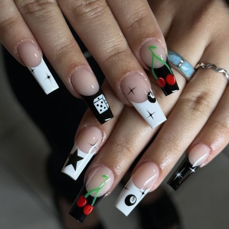 vegas nails 🎲🍒 Vegas Nail Inspiration, Las Vegas Acrylic Nails, Lucky 7 Nails, Vegas Style Nails, Simple Vegas Nails, Lucky Nails Design, Billard Nails, Vegas Theme Nails, Las Vegas Nails Ideas Glitter