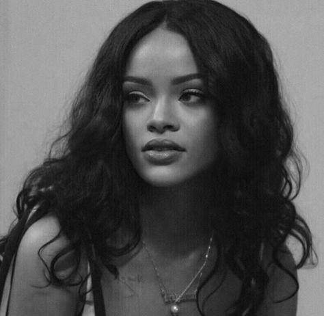 #rihanna #fashion #fentybeauty #mood #aestheticedits #goodvibes #fenty Rihanna Iconic Photos, Rihanna Photos, Rihanna Riri, Black And White Photo Wall, Black And White Picture Wall, Gray Aesthetic, Rihanna Fenty, Psalm 23, Black And White Aesthetic