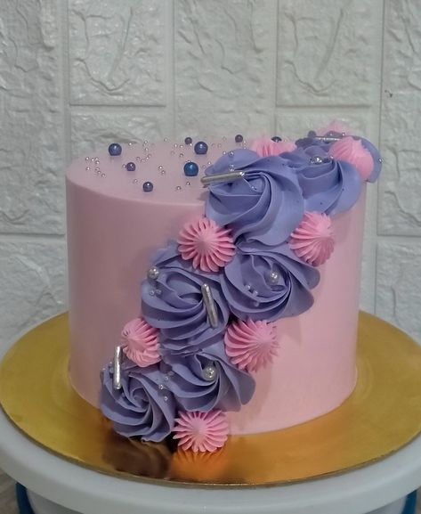 Pink And Purple Birthday Cake, Butter Icing Cake Designs, Icing Cake Design, Cake For Women, Blue Birthday Cakes, Decorating Frosting, Icing Cake, Rosette Cake, Purple Cakes