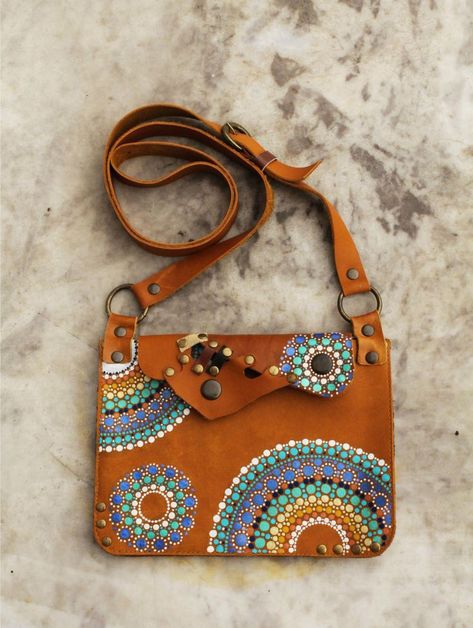 Custom Bag Painting, Hand Painted Bags Handbags, Painted Leather Purse, Hand Painted Leather Bag, Painted Leather Bag, Hand Painted Purses, Painted Handbag, Painted Purse, Leather Craft Projects