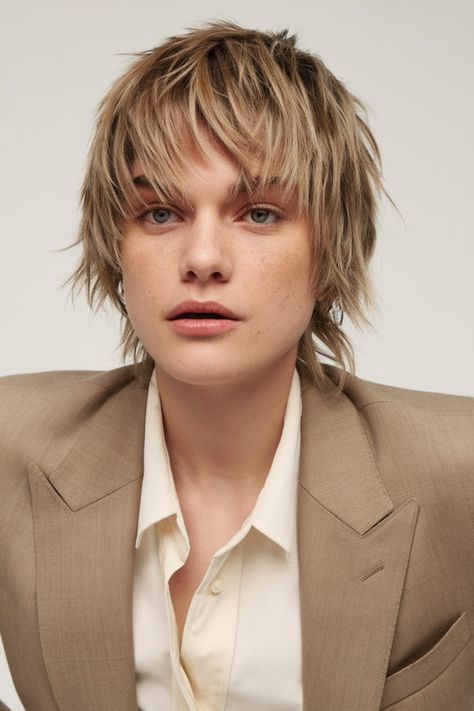 Textured Short Shag with Micro Fringe Emo Shag, Micro Fringe, Asymmetrical Bangs, Soft Bangs, Too Faced Highlighter, Softball Hairstyles, Layered Curly Hair, Textured Layers, Simple Prom Hair