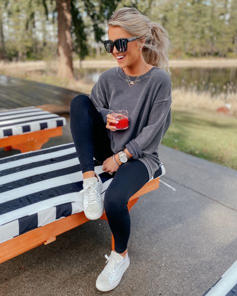 Mum Casual Outfits, Mom Running Errands Outfit, Sports Mum Fashion, Active Casual Outfit, Sports Mom Style, Cute Mum Outfits, Mom Active Wear, Casual Mum Outfit Summer, Everyday Mum Outfit